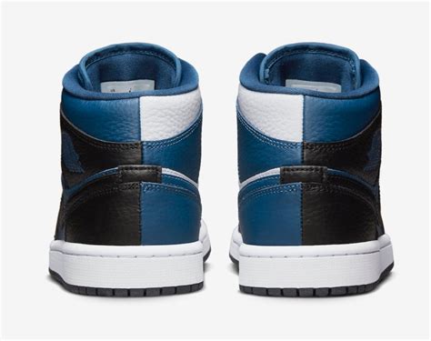 Nike Wmns Air Jordan 1 Mid SE Split French Blue Black Whiteが国内9月22日に