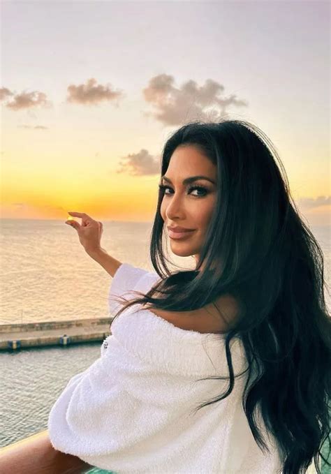 Nicole Scherzinger Strips Down Naked In A Robe For Sultry Sunset Selfi