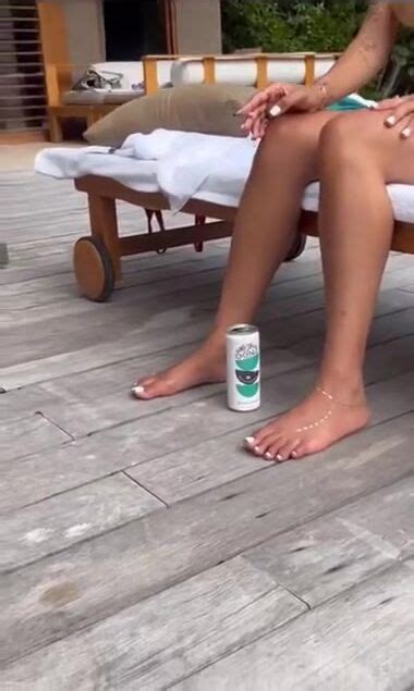 Bekijk Mia Khalifa Topless Outdoor Feet Tease Video Leaked Gratis