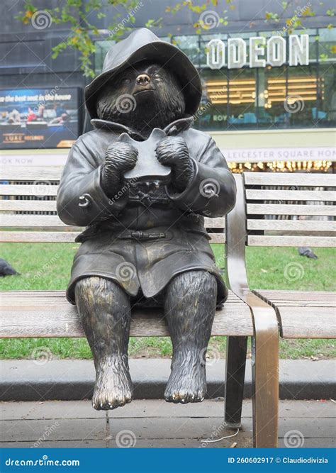 Paddington Bear Statue At Paddington Station Editorial Image ...