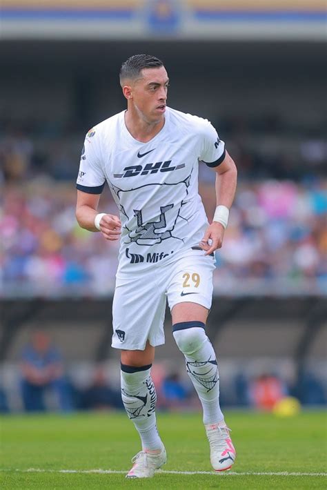 Rogelio Funes Mori regresó con Pumas a los entrenamientos tras su