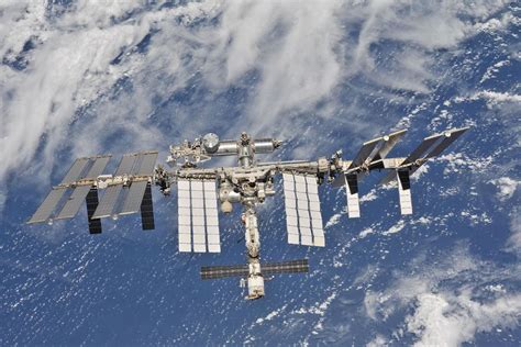 Space station successors may not be ready in time to replace aging lab ...