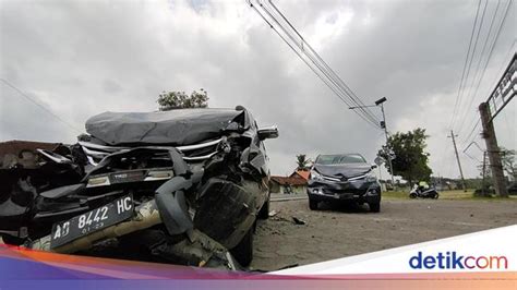 Kecelakaan Beruntun Di Kulon Progo Begini Penampakan Ringsek Kendaraannya