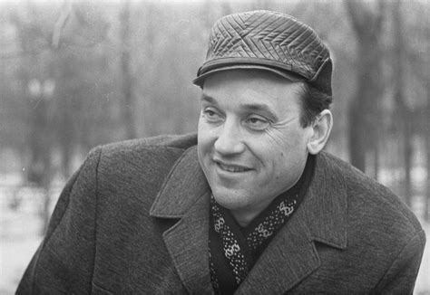 Фото "Писатель Петр Проскурин в саду имени Баумана", 11 марта 1967, г ...
