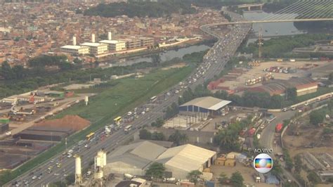 Tr Nsito Lento Na Avenida Brasil E Linha Vermelha Bom Dia Rio G