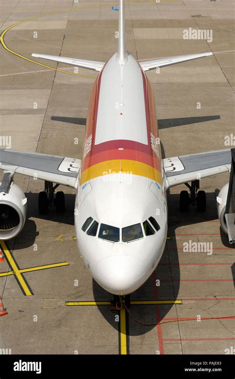 Iberia airbus a320 fotografías e imágenes de alta resolución Alamy