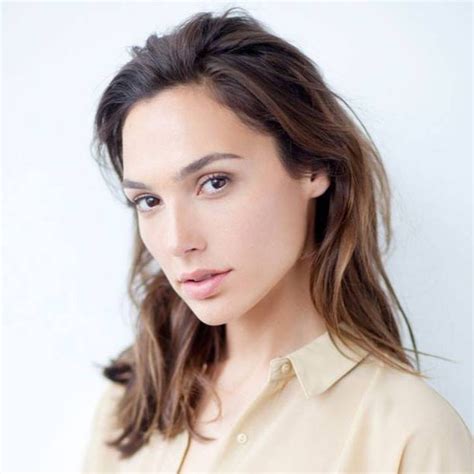 Veja fotos de Gal Gadot a nova Mulher Maravilha Vírgula