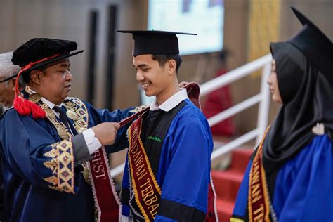 Wisuda Ke Politeknik Caltex Riau Kukuhkan Wisudawan