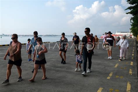 Kunjungan Wisatawan Kapal Pesiar Di Bali Antara Foto