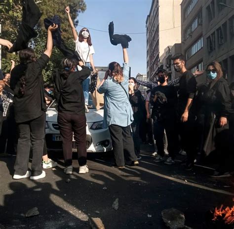 Solidarit T Mit Protesten Im Iran Zehntausende Demonstrieren In Berlin