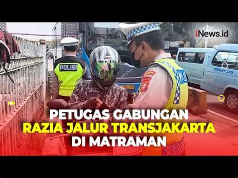 Hindari Razia Petugas Motor Nekat Lawan Arah Di Jalur Transjakarta