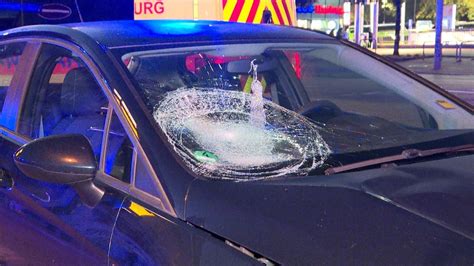 Polizei Hamburg Bei Rot über Ampel Fußgänger lebensgefährlich