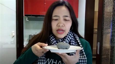 Bagikan Tutorial Rebus Batu Sampai Empuk Aksi Wanita Ini Viral