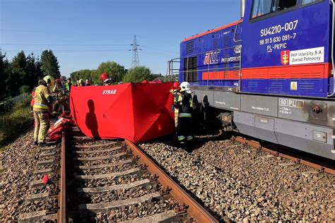 Tragedia na przejeździe kolejowym Dwie osoby nie żyją WP Wiadomości