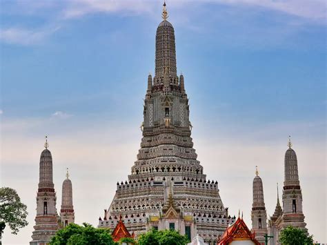 Wat Arun Kuil Paling Terkenal Di Thailand Bertabur Cahaya Sunset Yang