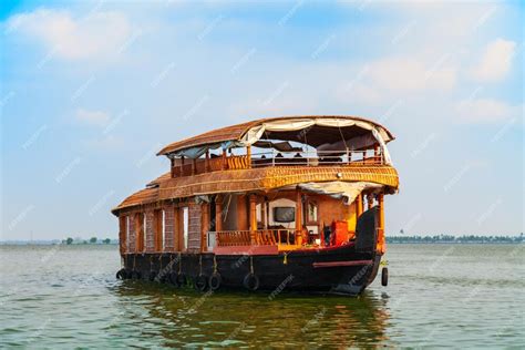 Premium Photo | Houseboat in Alappuzha backwaters Kerala