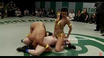 Des Filles Sexy Se Battent Contre La Lutte Lesbienne XVIDEOS