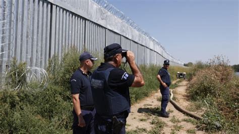 Un Calls For Investigation After Naked Refugees Found At Greece Turkey Border The Greek Herald