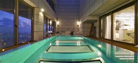 Luxurious Lofted Apartment Design With Indoor Swimming Pool Ideas - RooHome