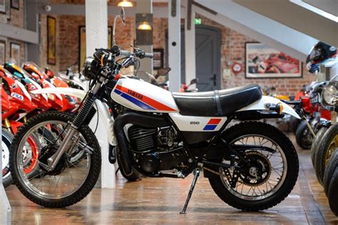 YAMAHA DT250