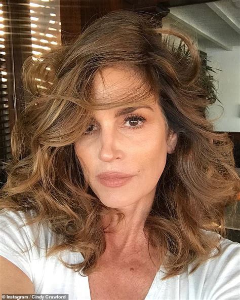 Cindy Crawford Shows Off Her Cheerleading Moves In Old Throwback