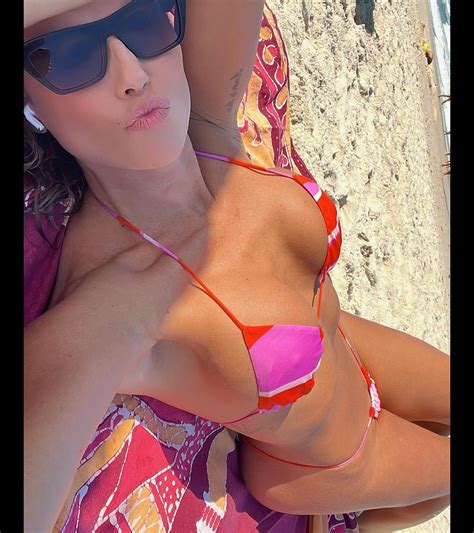 Foto Deborah Secco Sempre Compartilha Fotos Mostrando Seu Corp O