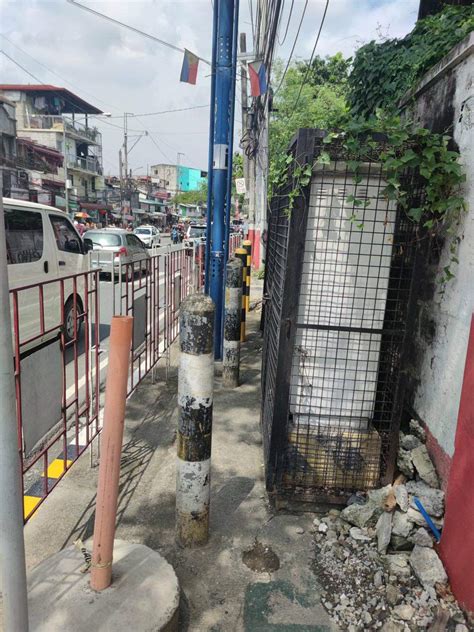 Sidewalk In Manila Philippines R Urbanhell