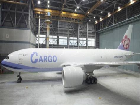 華航777f貨機新塗裝曝光 Cargo字樣藏台灣地圖