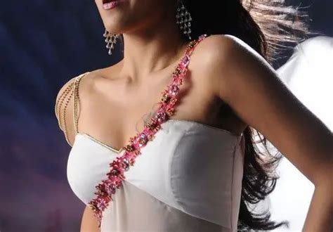 Actress Trisha Krishnan Hot Sexy Pics Galleries HD Images