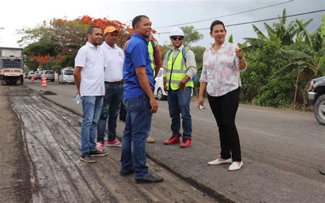 Gobernadora De Espaillat Supervisa Trabajos De Construcci N Carretera