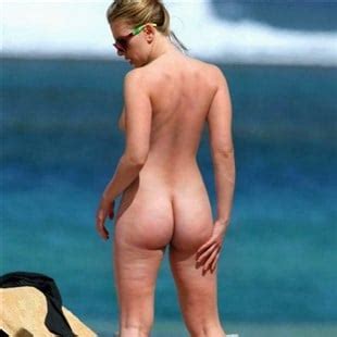 Scarlett Johansson Nude Beach Photos