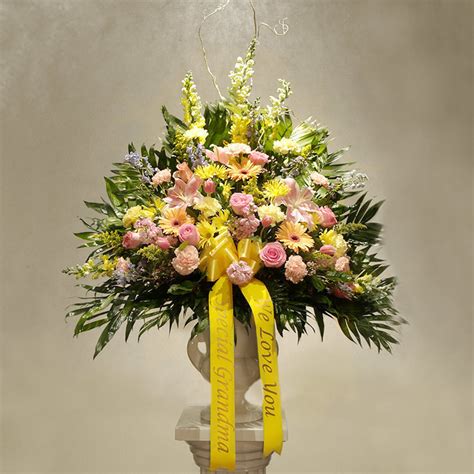 Vibrant Spring End Vase Flower Arrangements Glueckert Funeral