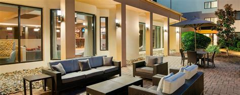 Hotel in Midtown Savannah, GA | Courtyard Savannah Midtown