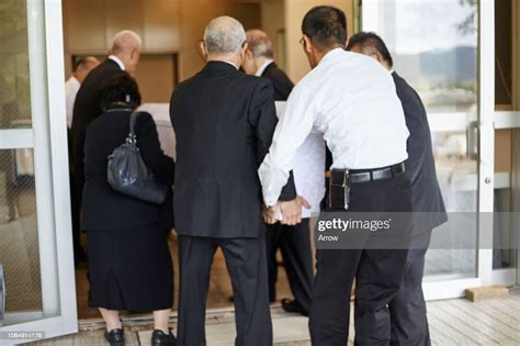 Japanese Funeral Ceremony High-Res Stock Photo - Getty Images