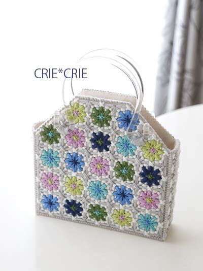 プラスチック持ち手のバッグ プラスチック・キャンバス刺繡のcriecrie