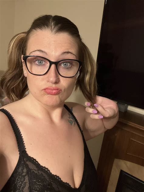 Glasses And Pigtails D Nudes GirlswithGlasses NUDE PICS ORG