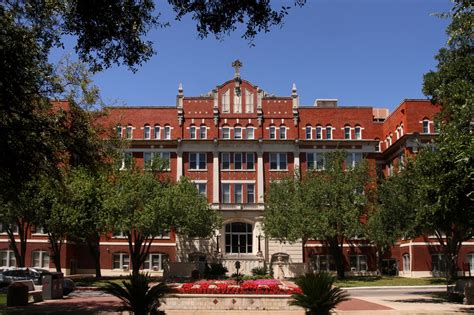 High School Teacher Had Students Lining Up In Her Basement To Have Sex With Her