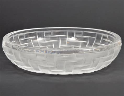 Lot Lalique Frosted Glass Fruit Bowl