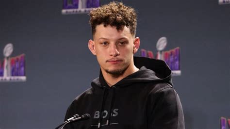 Patrick Mahomes Chiefs Players Call For Prayers After Shooting Erupts