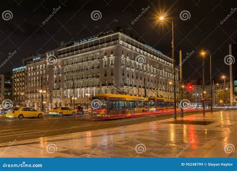 Atenas Grecia De Enero De Foto De La Noche Del Cuadrado Del