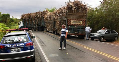 G1 Zona da Mata 16h40 Protesto bloqueia BR 408 em Nazaré da Mata