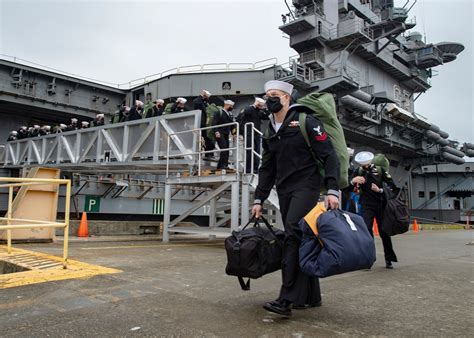 DVIDS - Images - Sailors Return Home from Deployment