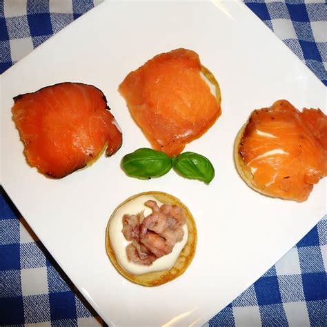 Russische Blinis Met Hollandse Garnalen En Gerookte Zalm Jumbo