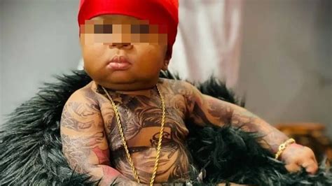 Una Madre Cubre Casi Al Completo A Su Hijo Con Tatuajes Falsos Y Recibe