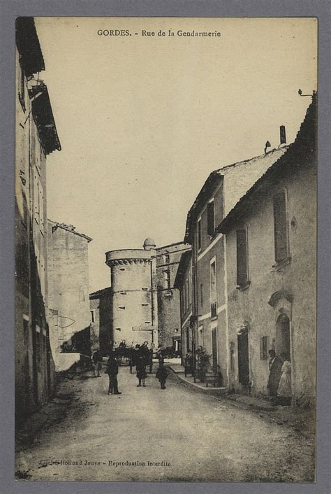 Gordes Gordes Rue De La Gendarmerie Clich Rolland Jouve