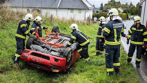 Lenkerin kam von der Straße ab und überschlug sich Nachrichten at