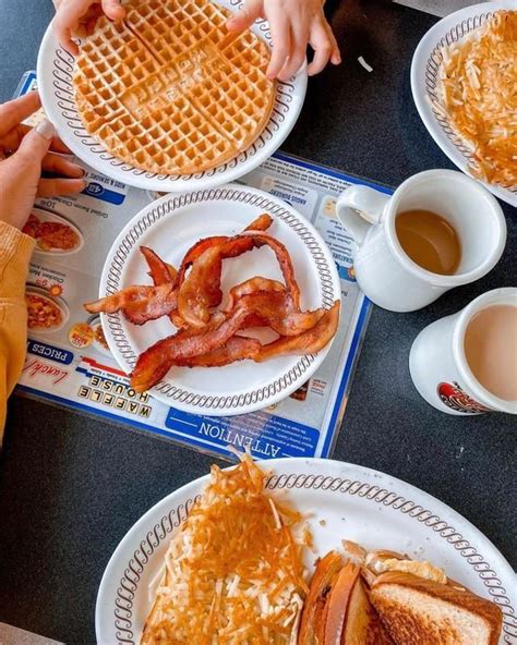 10 Fast Food Restaurants Serve Breakfast All Day