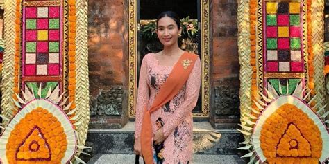 profil  agama happy salma artis cantik  dipersunting bangsawan