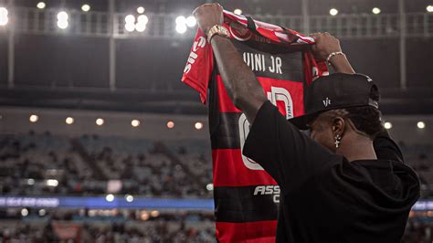 Vini Jr homenageia Flamengo pelo 128º aniversário Sempre vou te amar