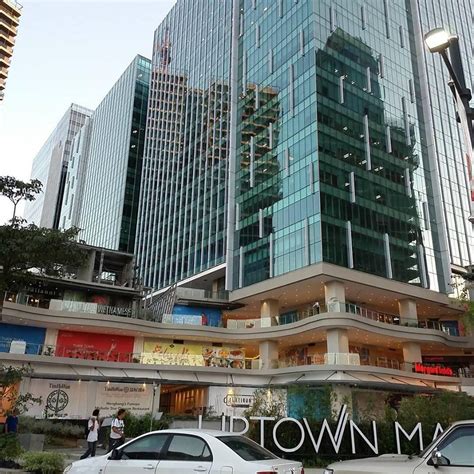 Uptown Mall At Uptown Bonifacio Fort Bgc